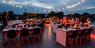 Partylocation: Catering auf einem Schiff in Berlin am Abend