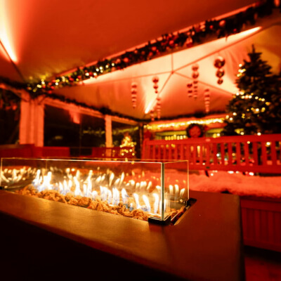 Weihnachtsbuffet mit frischem Salat