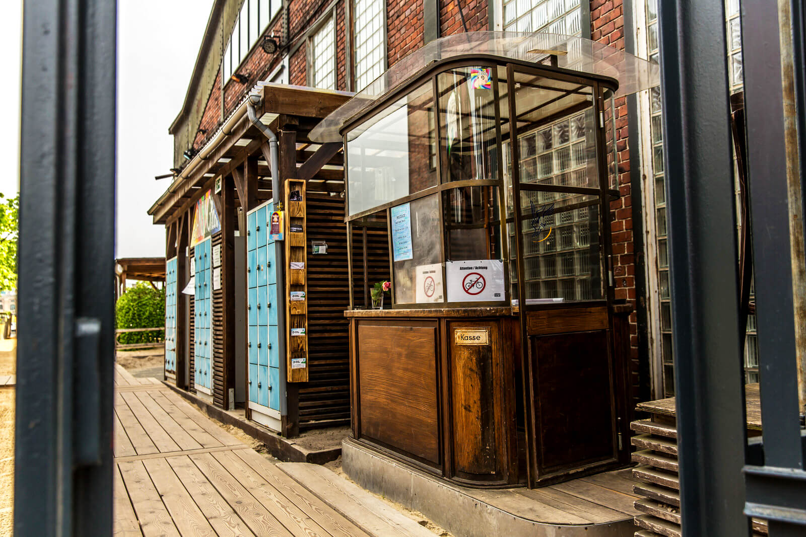 Location Berlin: Badeschiff Kasse und Schließfächer